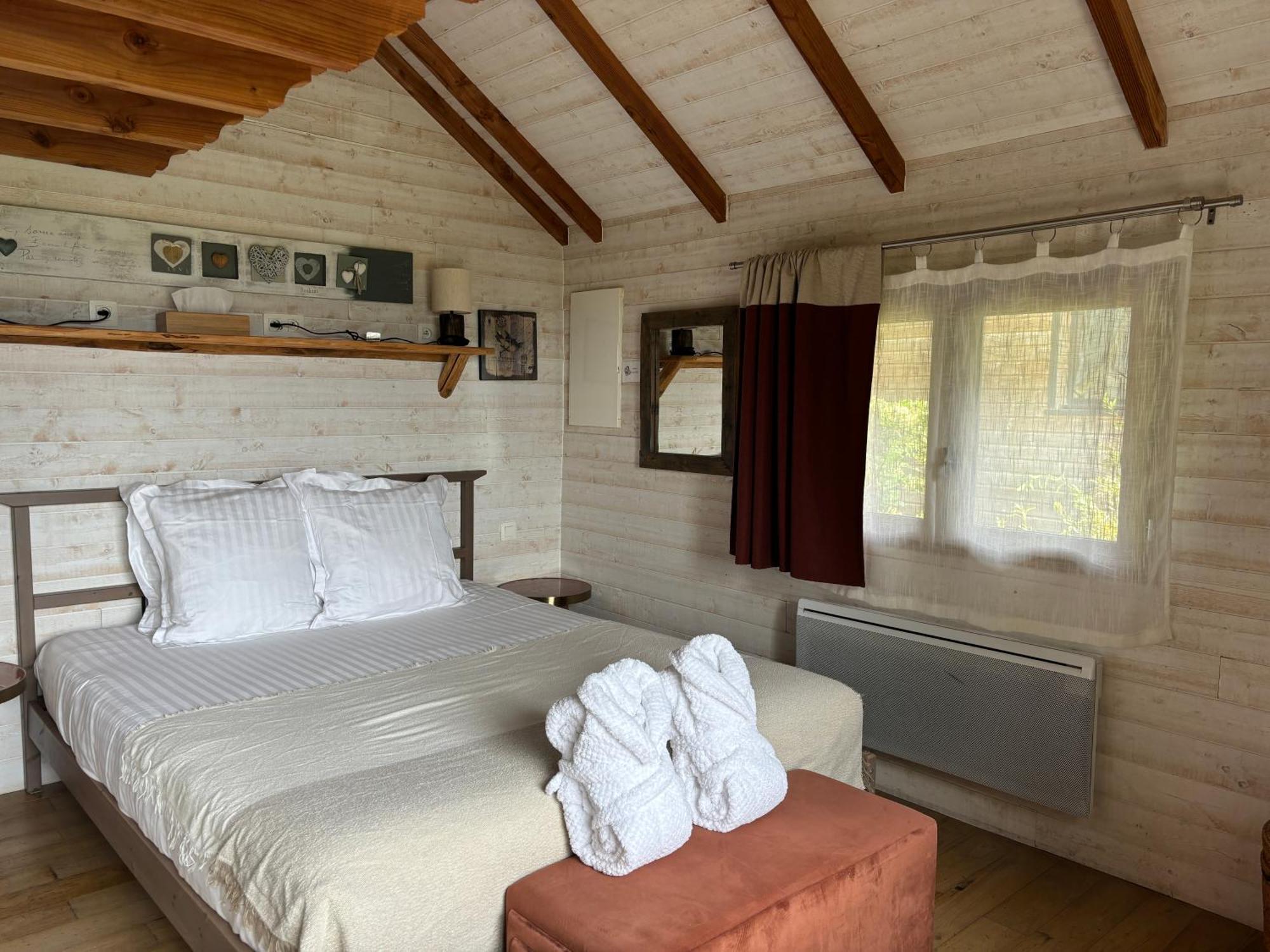 Domaine De Meros Lodge